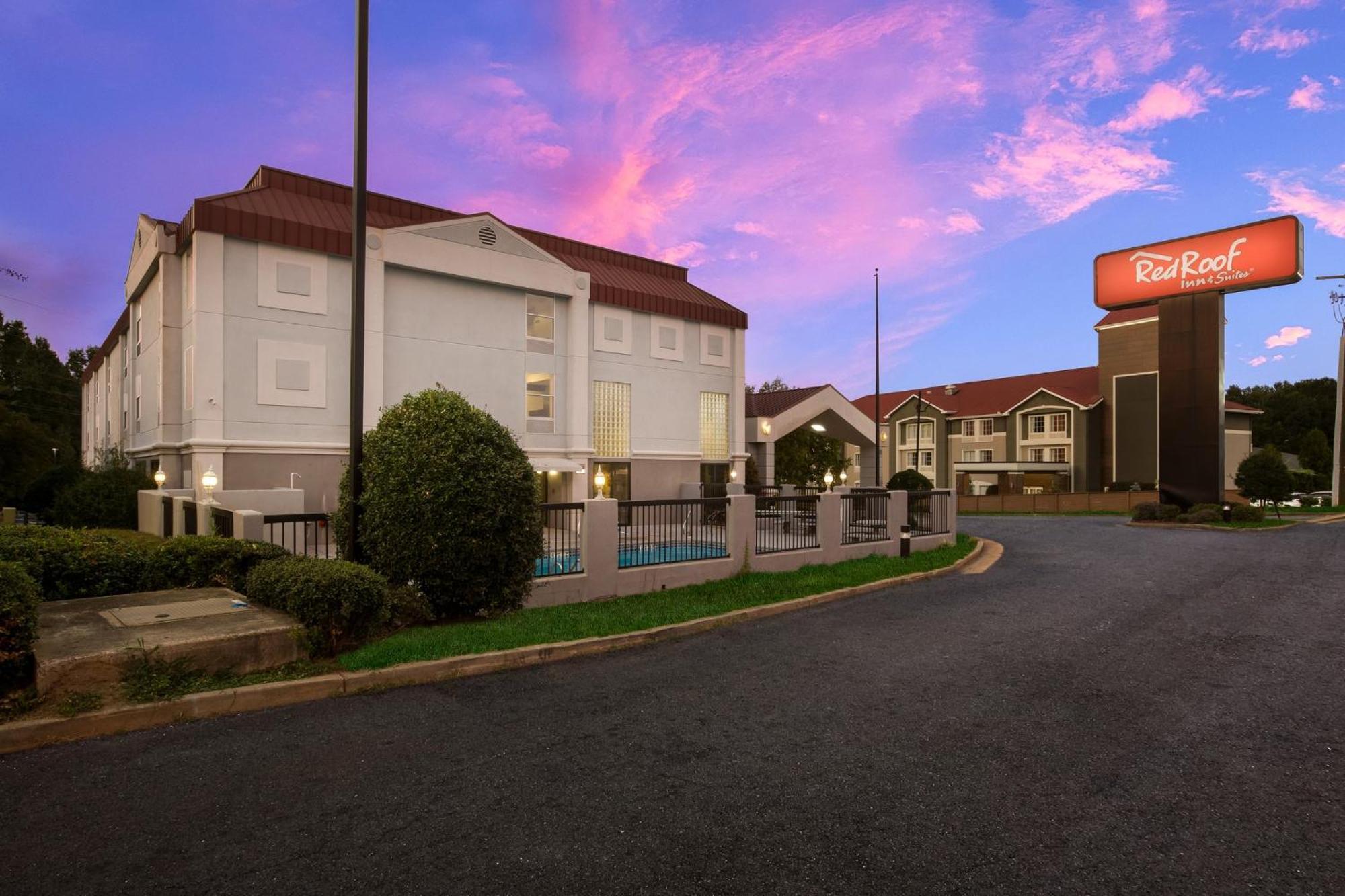 Red Roof Inn & Suites Newnan Exterior foto